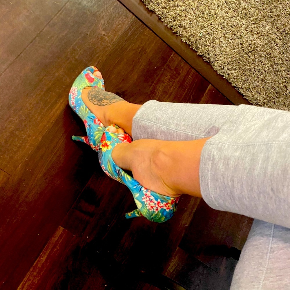 Gorgeous Floral heels
